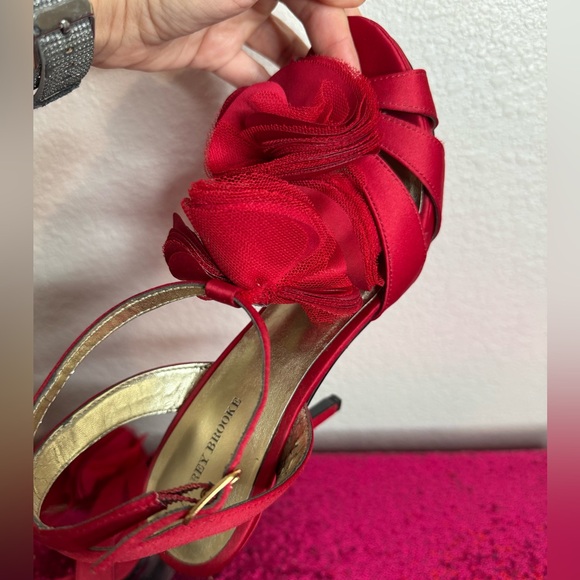 AUDREY BROOKE Scarlet Red Heels, Rose Accents 🌹 (Size 8.5) - Picture 6 of 11